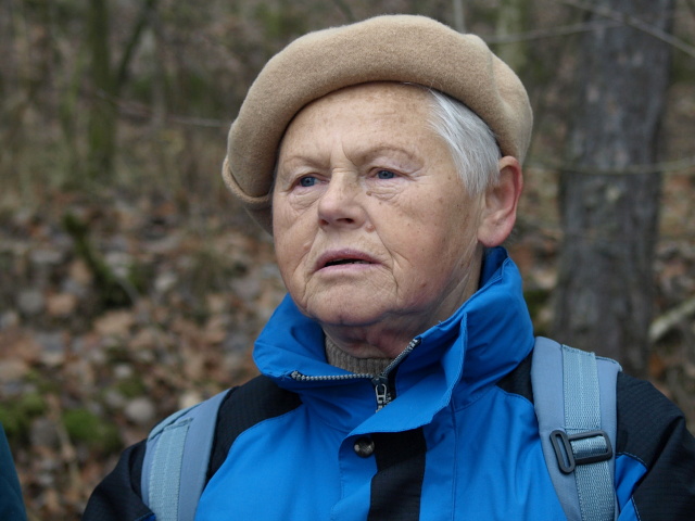 Z akce - ZDOBEN STROMEKU. vedla Slvka Krej, foto Eva Voznikov, Vraa Navrtilov,Veverka a Vojta Krej