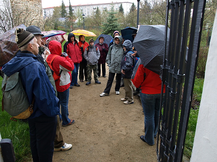 Z vychzky - Exkurze ve slvrn Unexu a pamtky Uniova. Vedla Jiina Skivnkov.  foto Vojta